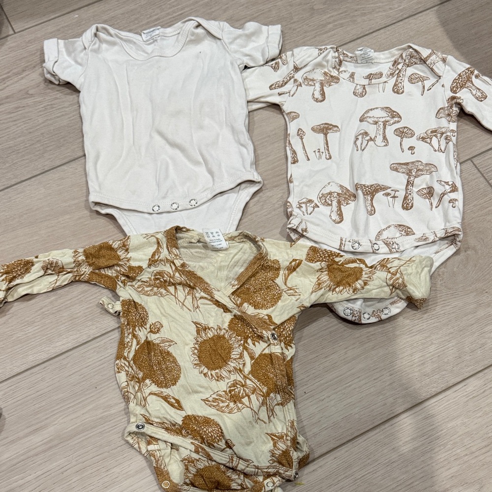 kate quinn Cream and Brown Kids Bodysuits Set